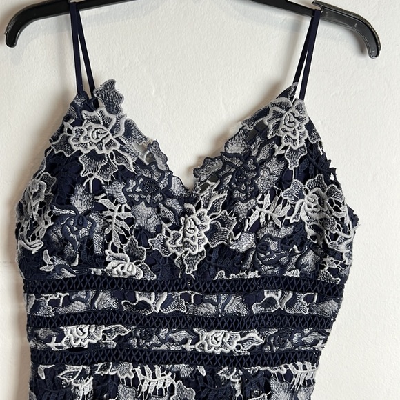 NWT eri+ ali ANTHROPOLOGIE Blue embroidered dress with lining size L - Picture 2 of 11